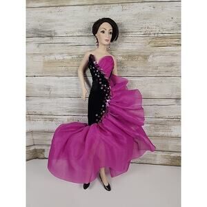 Beautiful Modern Porcelain doll -Franklin Mint Hollywood Couture Porcelain Doll